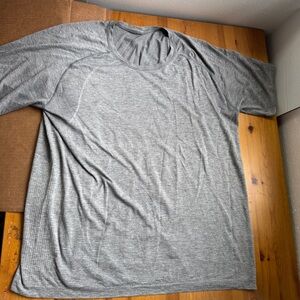 Lululemon men's gray T-shirt size xxl